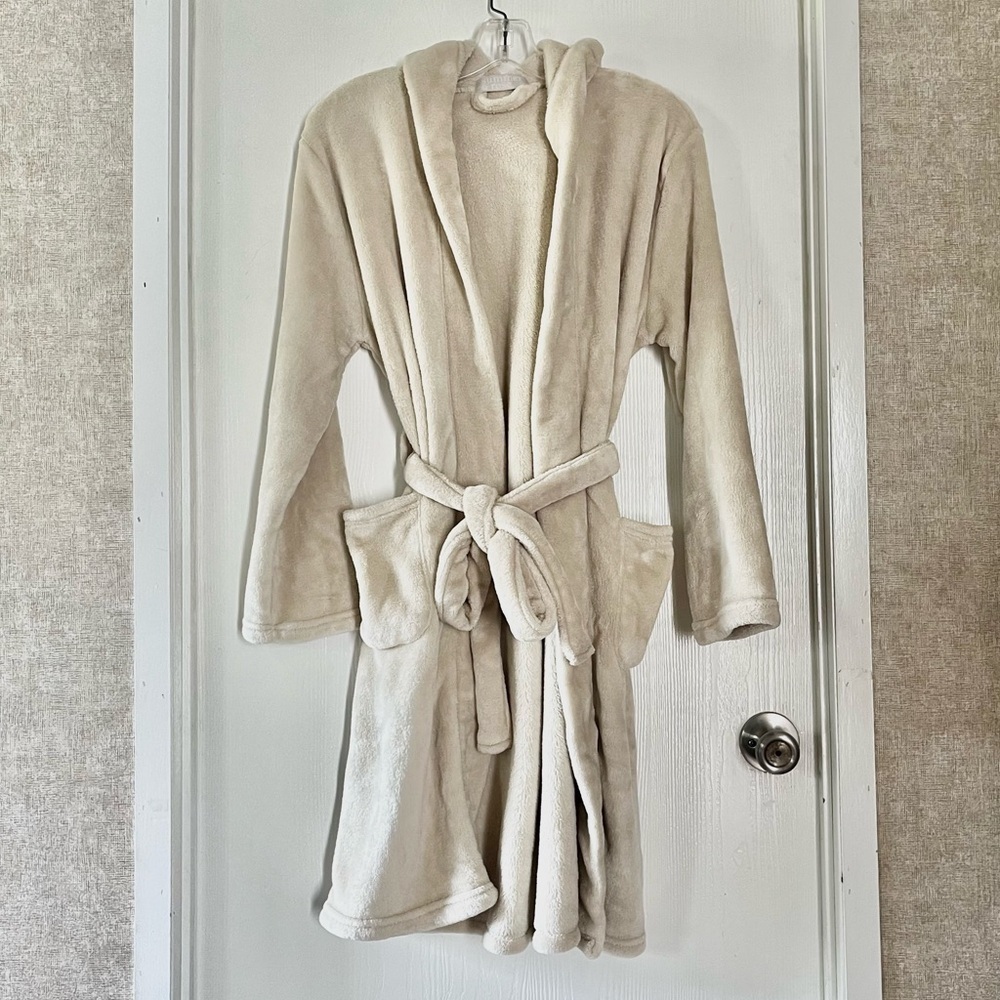 Summer & Rose Plush Cozy Robe - Picture 5 of 11